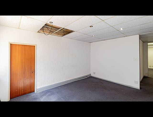198M² OFFICE TO LET IN FERNDALE